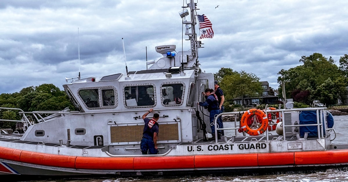 Pilot lands small plane in Long Island Sound, calls 911 to report location before rescue
