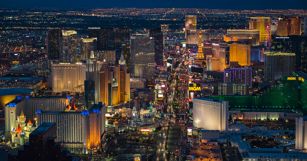 2 dead in shooting on busy Las Vegas strip, police say