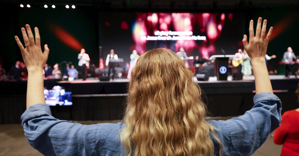 Southern Baptist delegates at national meeting overwhelmingly call for banning same-sex marriage