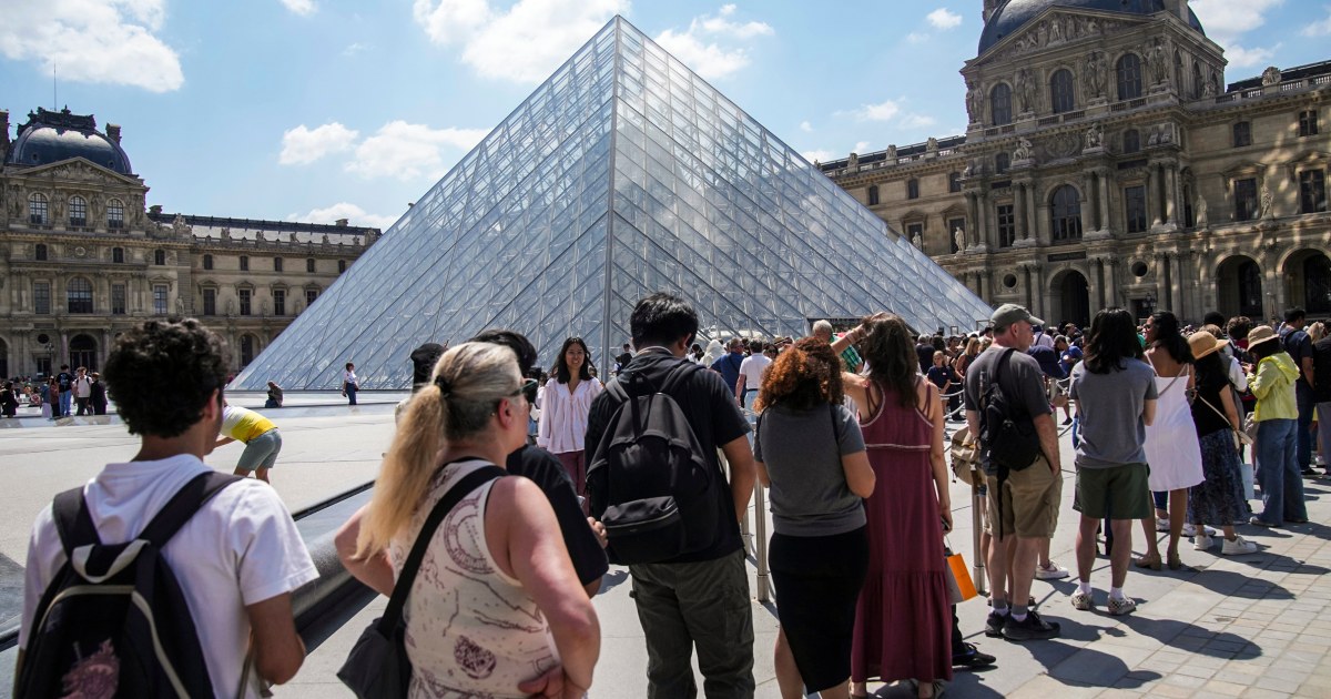 Louvre shut down by spontaneous staff strike over 'untenable' working conditions