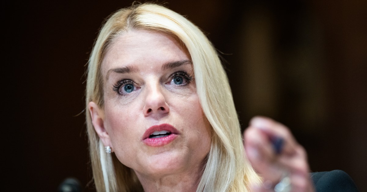 
                            Bondi hedges on masked ICE agents, says it’s ‘the first time the issue has come to me’