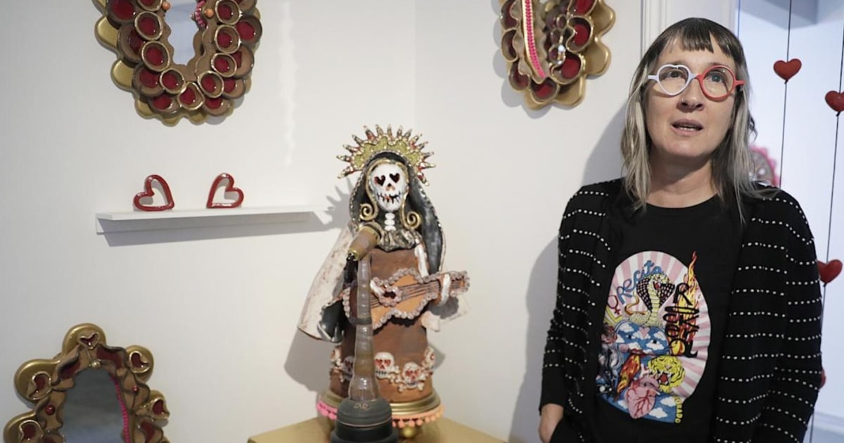 Andrea Echeverri de Aterciopelados Revela su Intimidad en 'Nicho Candela': Una Exposición de Cerámica que Explora la Feminidad