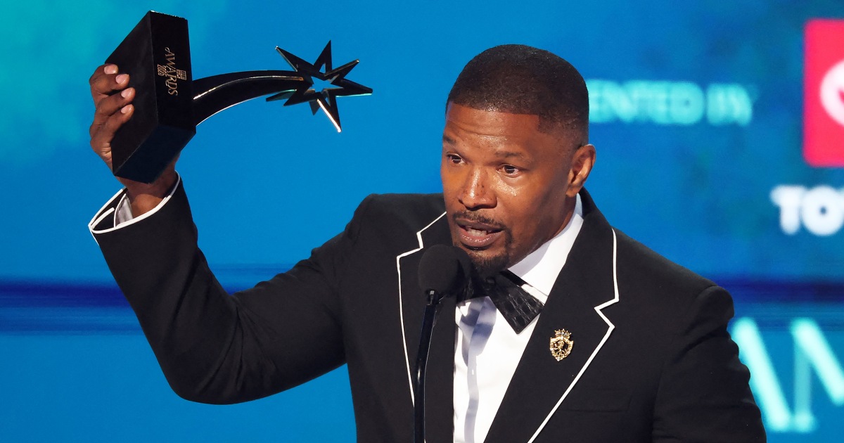 Jamie Foxx delivers heartfelt speech at BET Awards thanking daughters who ...