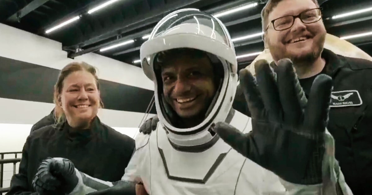 Private spaceflight ends with a Pacific splashdown for astronauts from India, Poland and Hungary