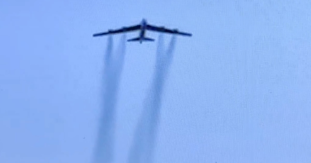 Near-collision between B-52 and SkyWest jet was caught on camera