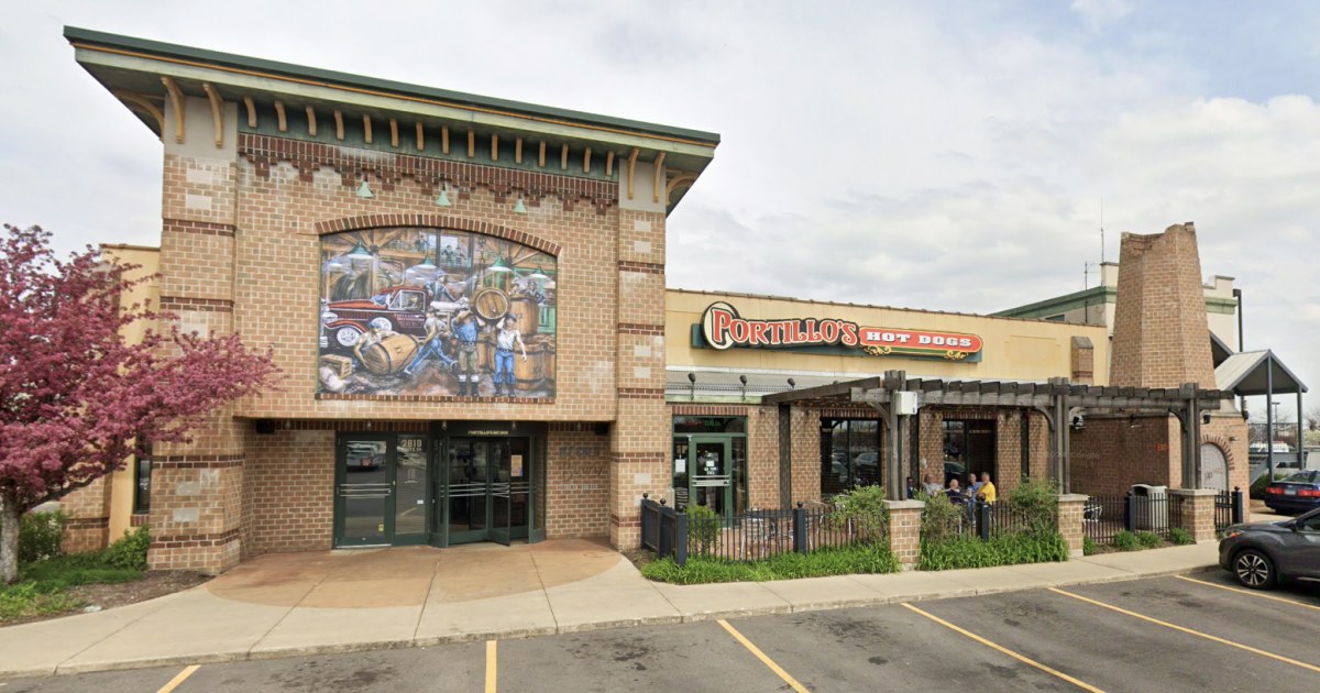 2-year-old killed when car crashes into suburban Chicago restaurant thumbnail