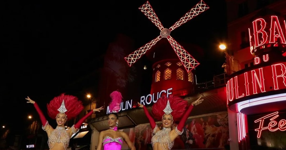 ¡El Moulin Rouge Revive! Las Icónicas Aspas Giran de Nuevo en París (2024)
