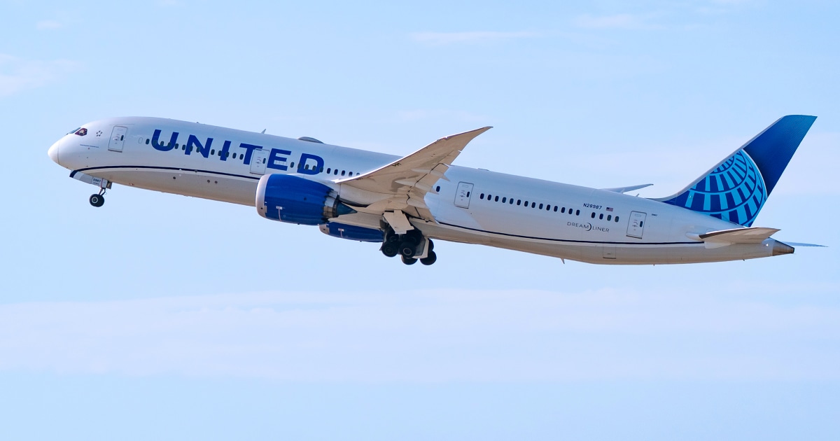 United flight declares ‘mayday’ with engine failure after takeoff from D.C.