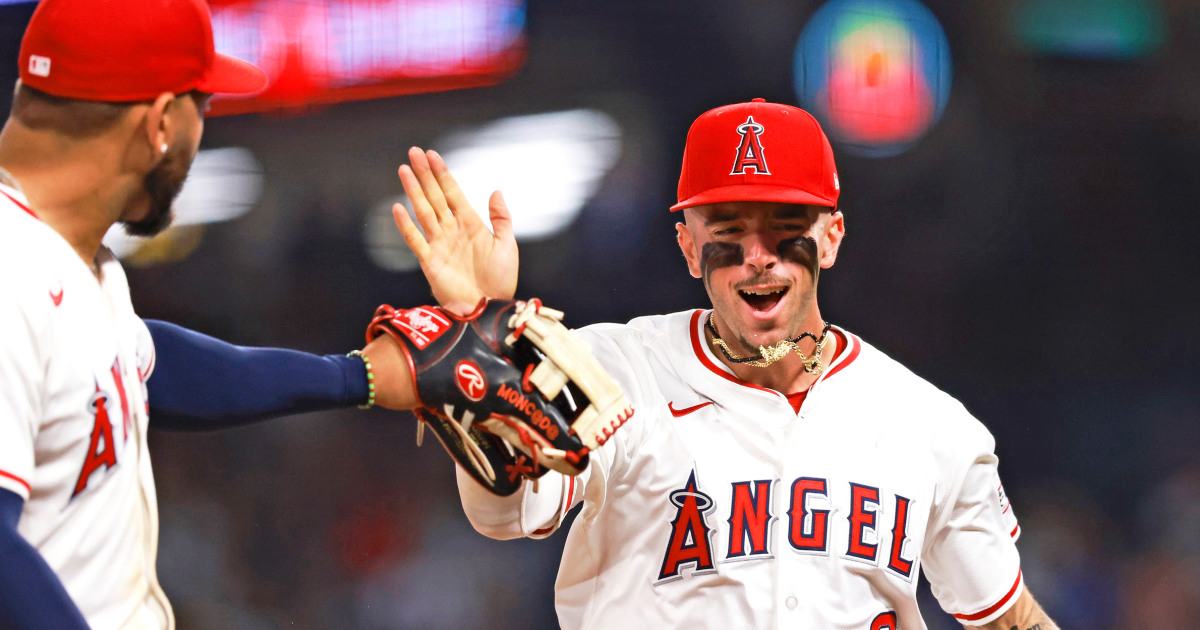 Angels turn triple play when Shohei Ohtani lines out to Zach Neto and 2 Dodgers are caught off base