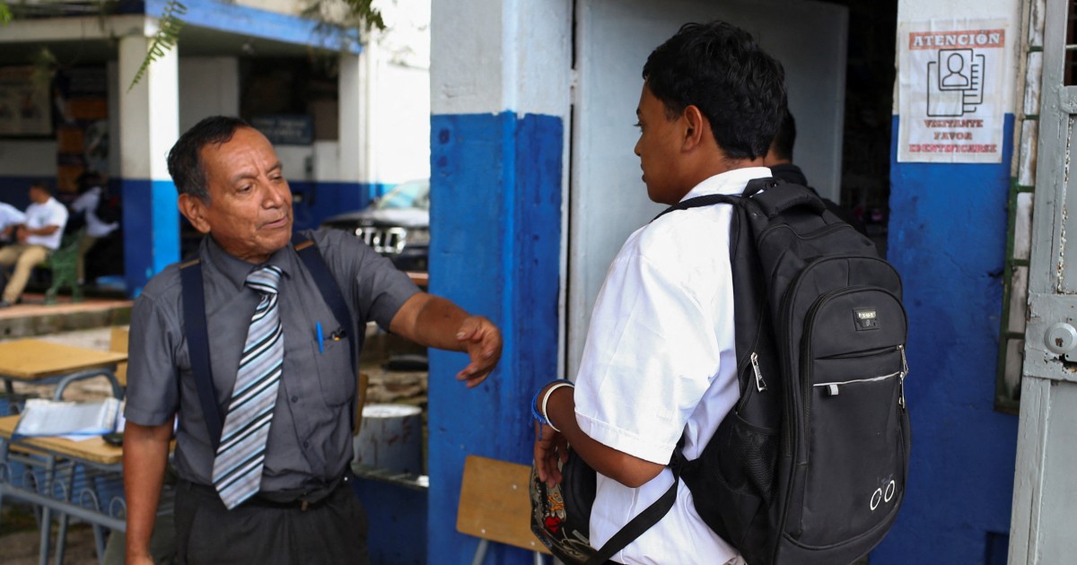 ‘Edgar’ haircuts, mohawks prohibited in El Salvador colleges after navy captain turns into schooling minister