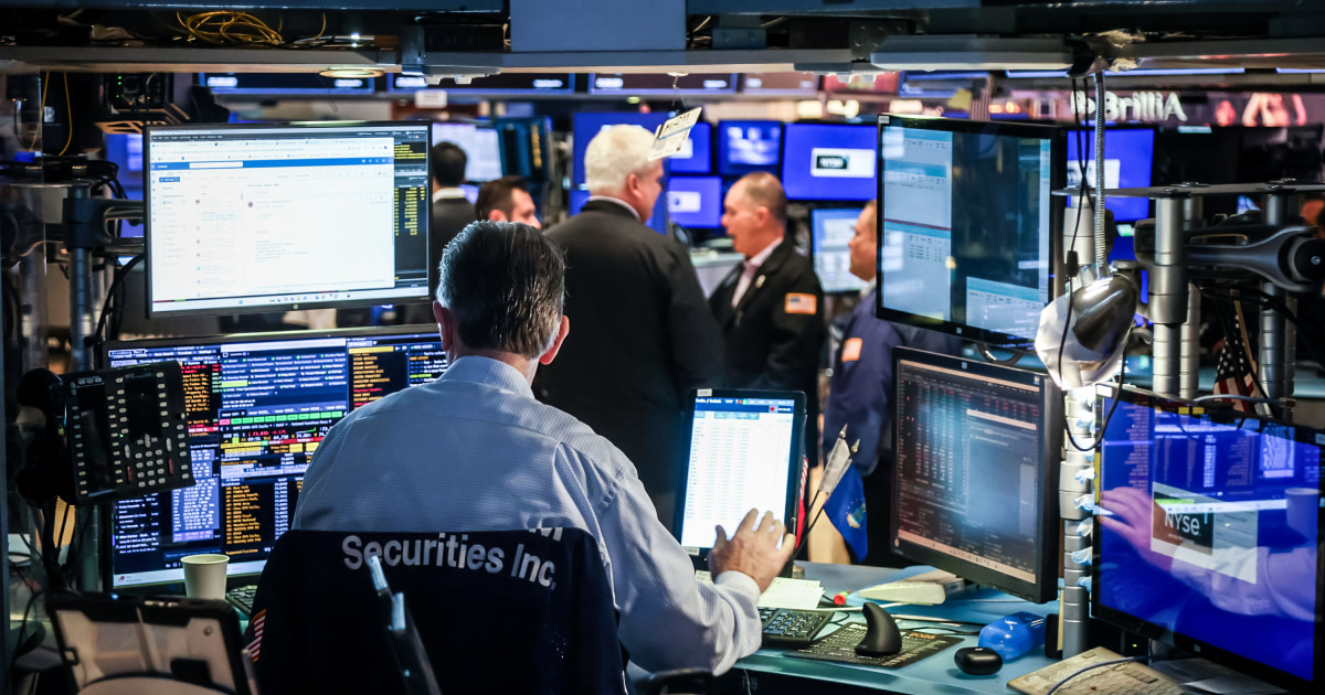 Wall Street ends down as traders focus on Nvidia, Fed after last week's rally