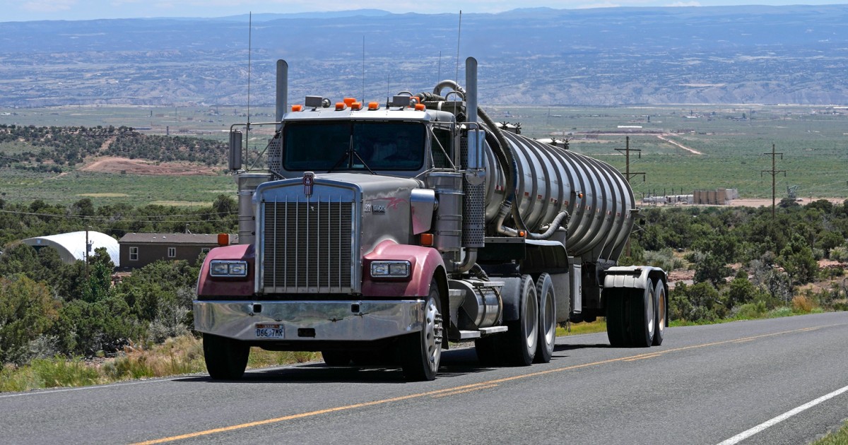 Trump’s DOT threatens to withhold funds from states that don’t enforce English requirements for truck drivers Trump’s DOT threatens to withhold funds from states that don’t enforce English requirements for truck drivers