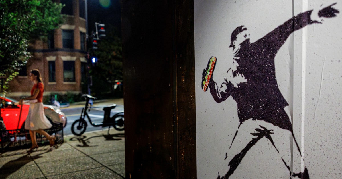 Grand jury declines to indict man who threw a sandwich at federal officer in D.C.