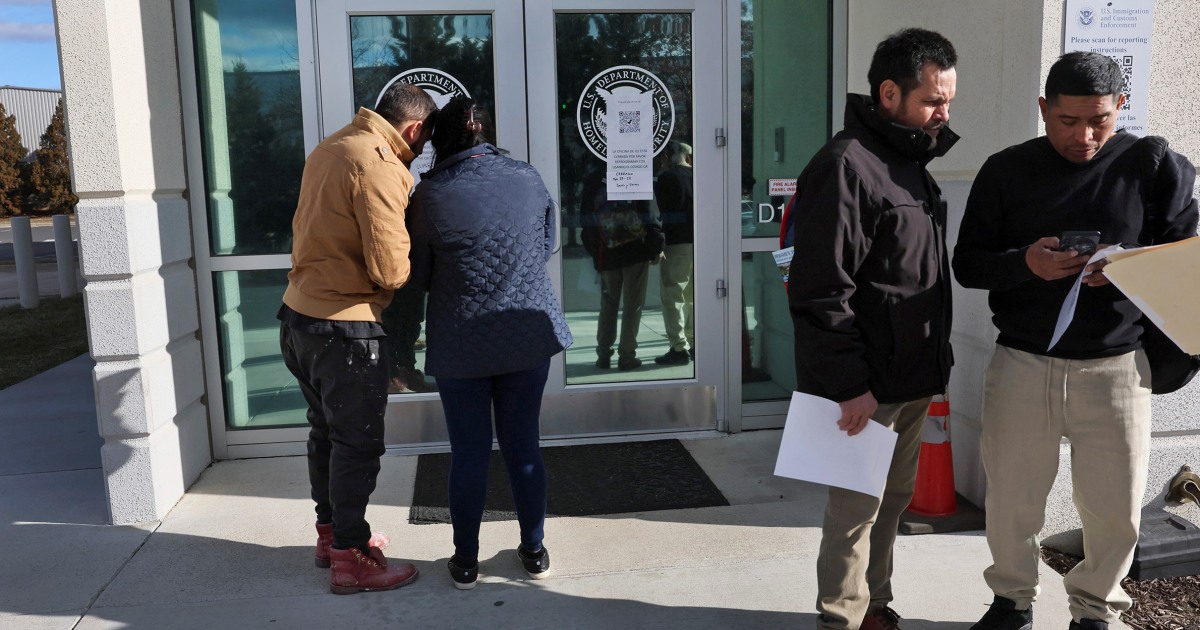 
                            Inside a Virginia ICE office: One meal a day, 40 people in a room and no bathing