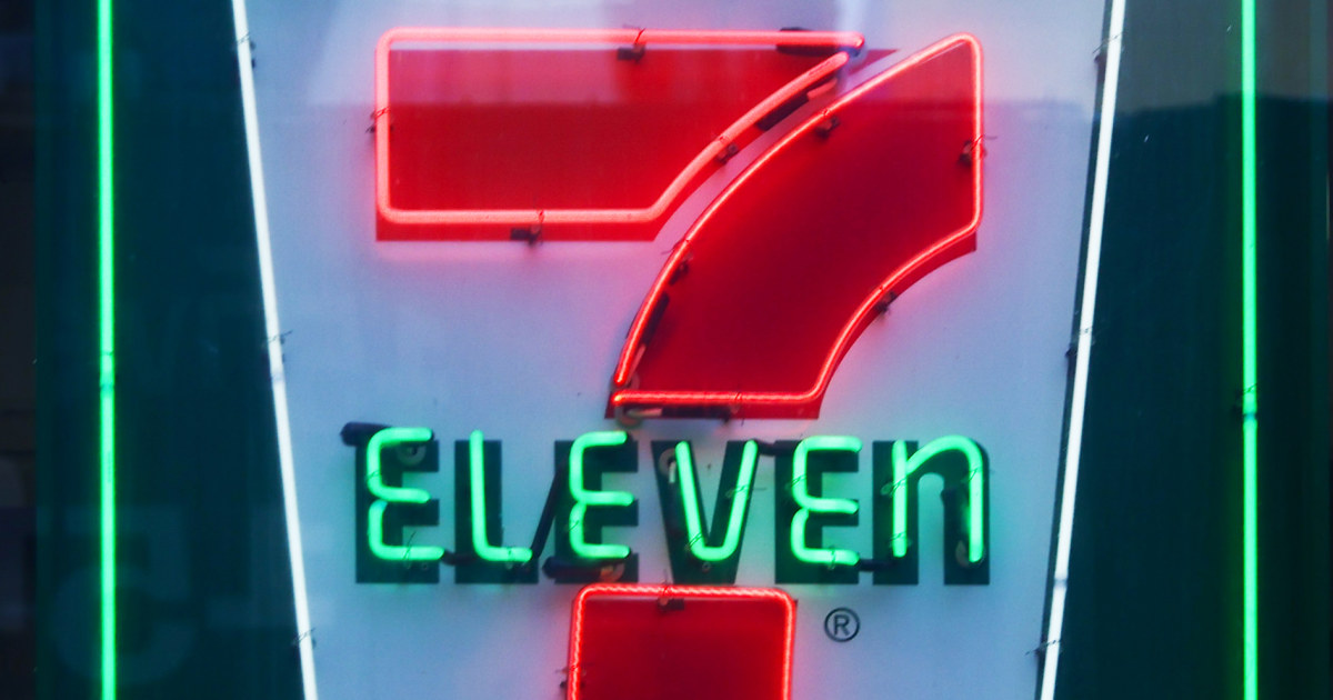 Woman secretly uses hand signal for help in 7-Eleven, man arrested on domestic violence charge