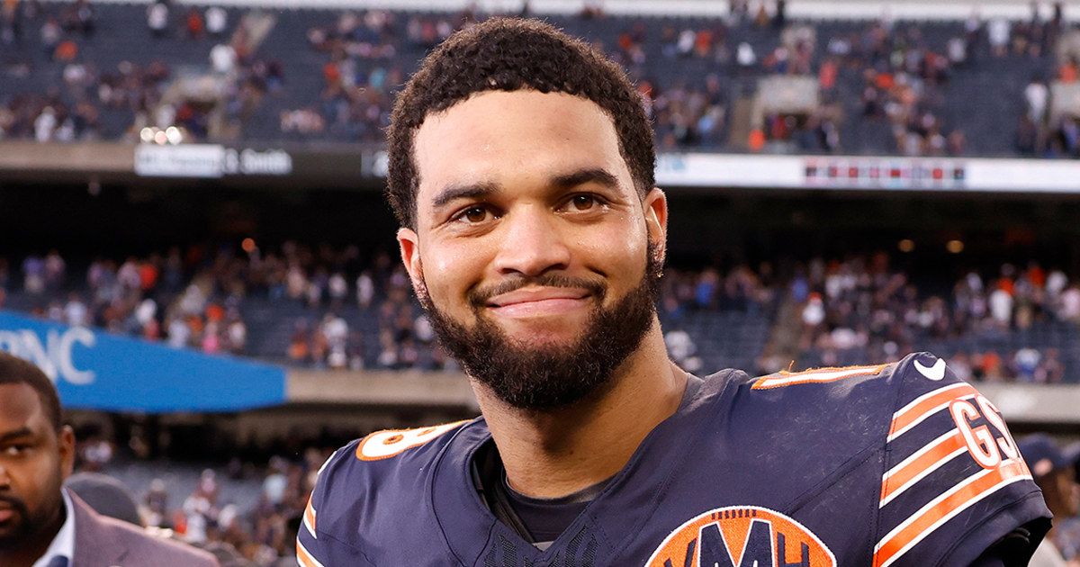 Chicago Bears QB Caleb Williams scored free hot dogs for thousands at Wieners Circle