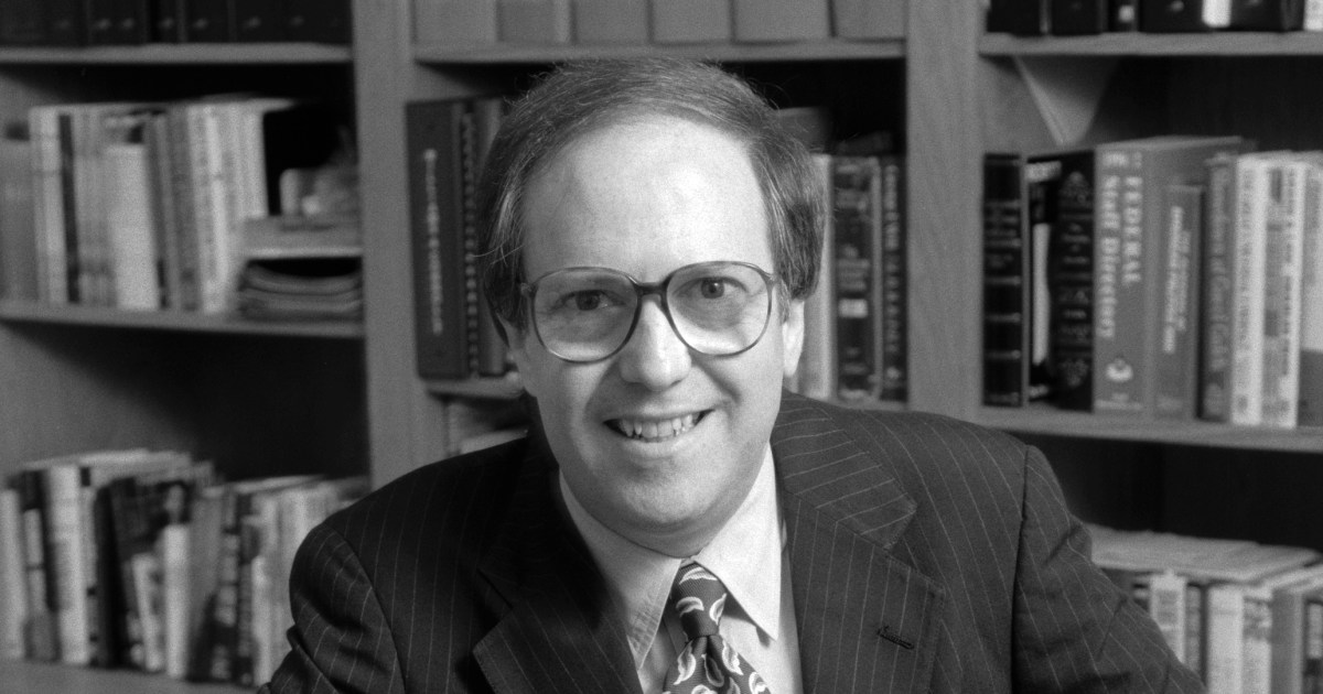 Powerhouse attorney Robert B. Barnett, known for representing the Obamas and Clintons, dies
