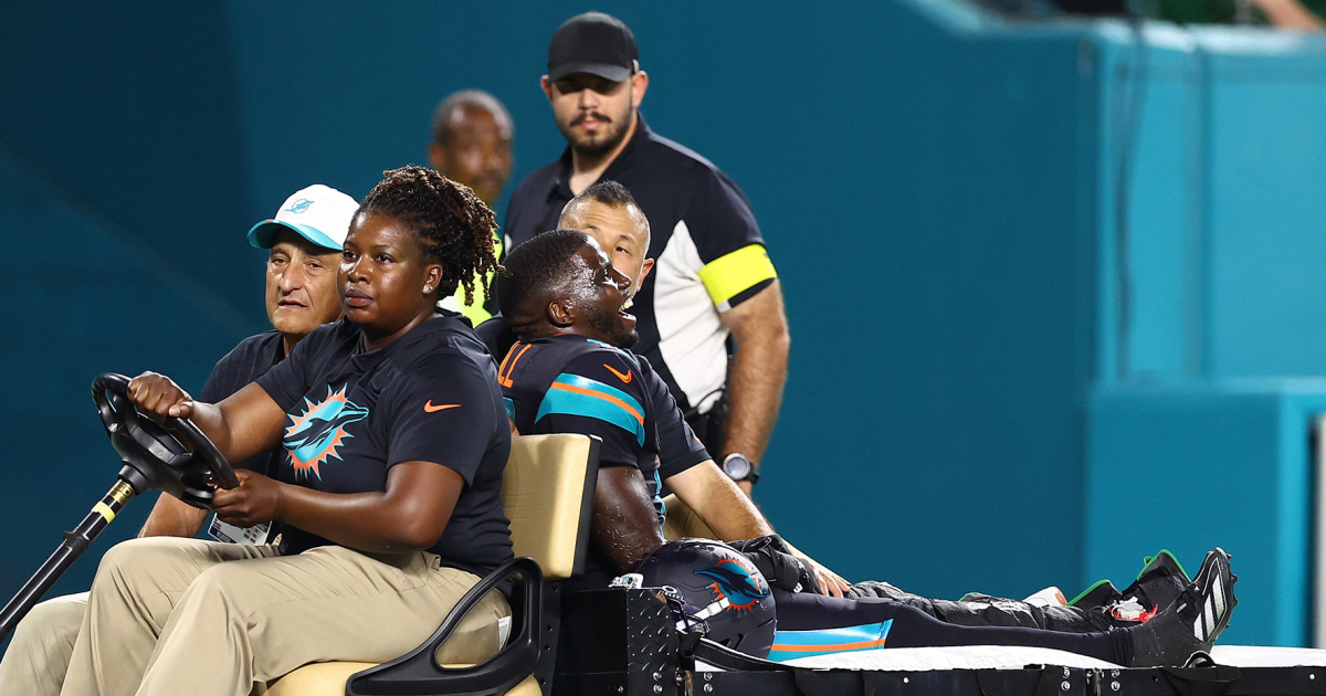 Dolphins receiver Tyreek Hill carted off vs. Jets with left knee injury