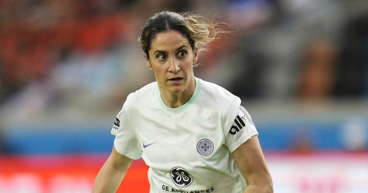 Racing Louisville's DeMelo collapses during match against Seattle Reign