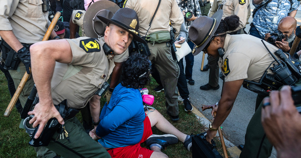 Noem visits Chicago-area ICE facility as agents detain multiple protesters outside