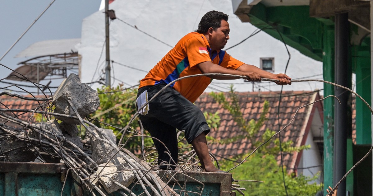 Death toll rises to 9 as rescuers search for trapped Indonesian students