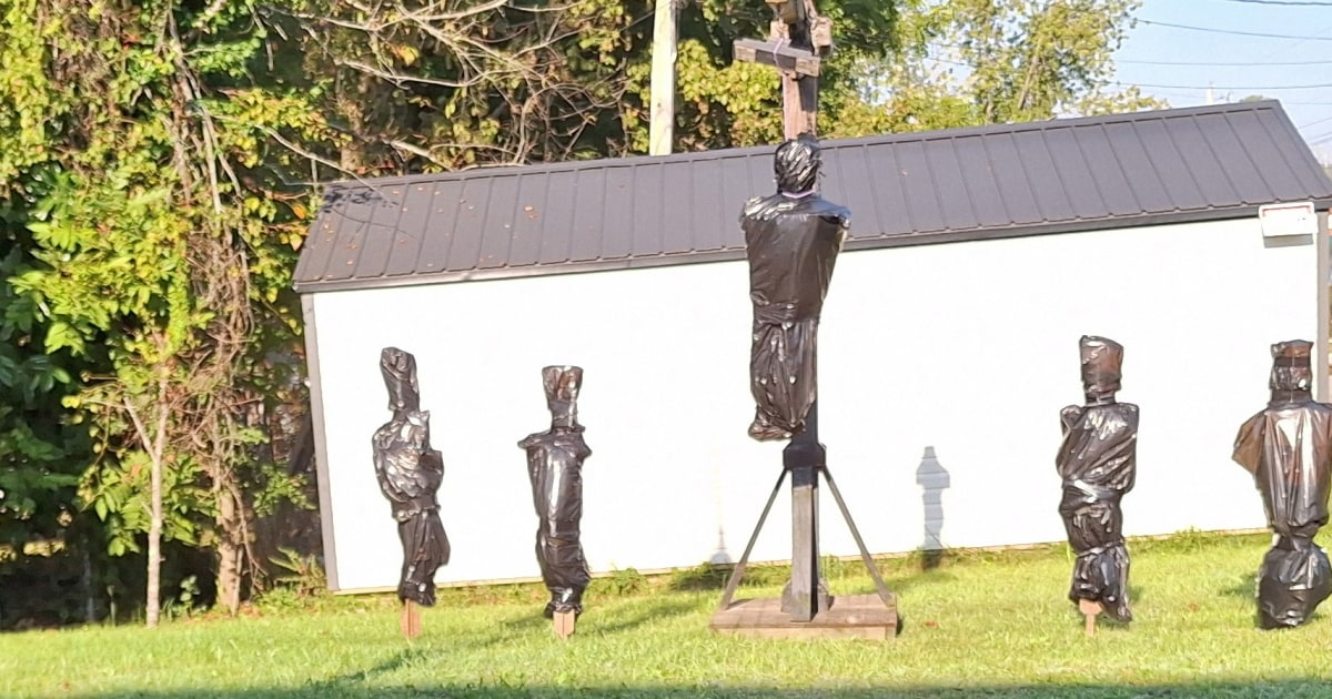 Kentucky man whose Halloween display allegedly depicted bodies of local officials arrested on terror charge