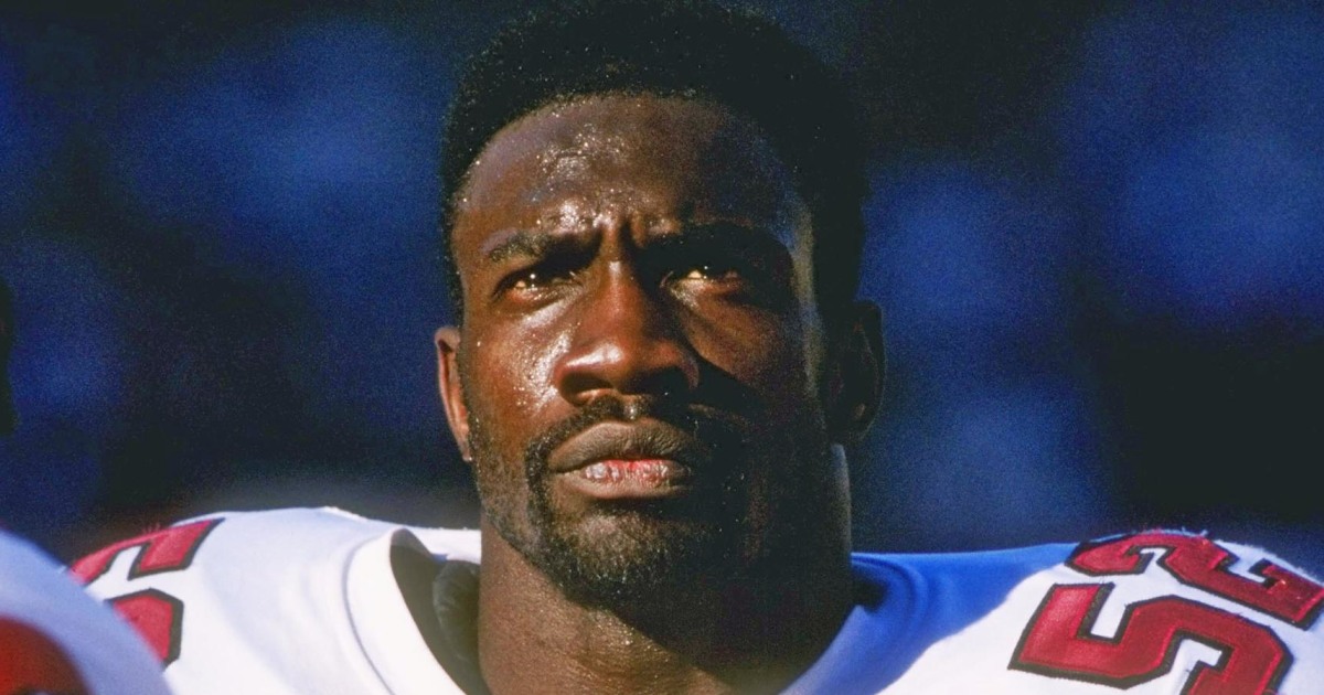Former NFL player seeks $2 million after being mistakenly held at gunpoint by police