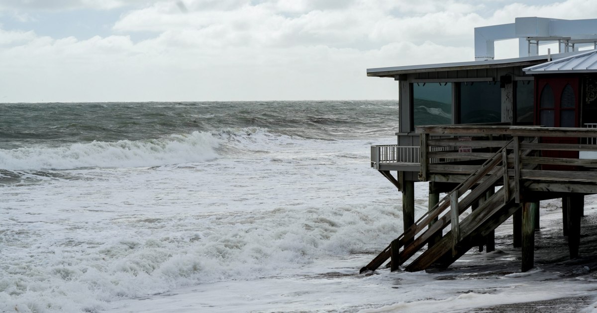 Powerful Nor'easter has East Coast bracing for coastal flooding, heavy rain