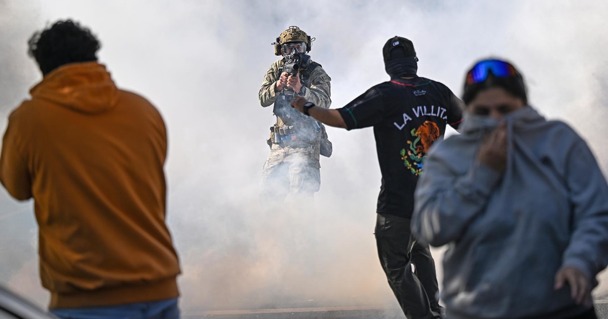 Tear gas released on Chicago crowd as Border Patrol describes chase, crash and arrests