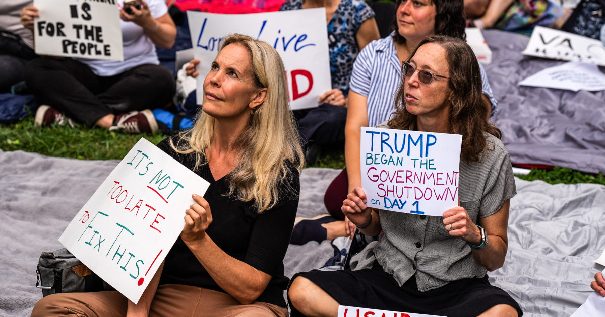 Judge blocks Trumps layoffs during shutdown, calling them illegal