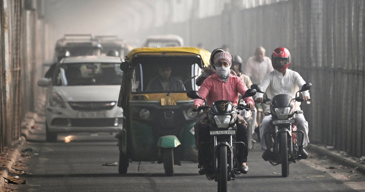 Thick, hazardous smog blankets New Delhi after Diwali fireworks