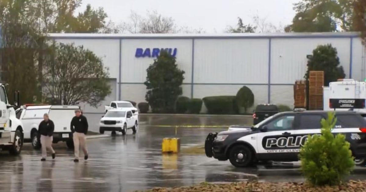 2 shot dead at Tennessee plastics plant; gunman believed to be ex-employee 2 shot dead at Tennessee plastics plant; gunman believed to be ex-employee