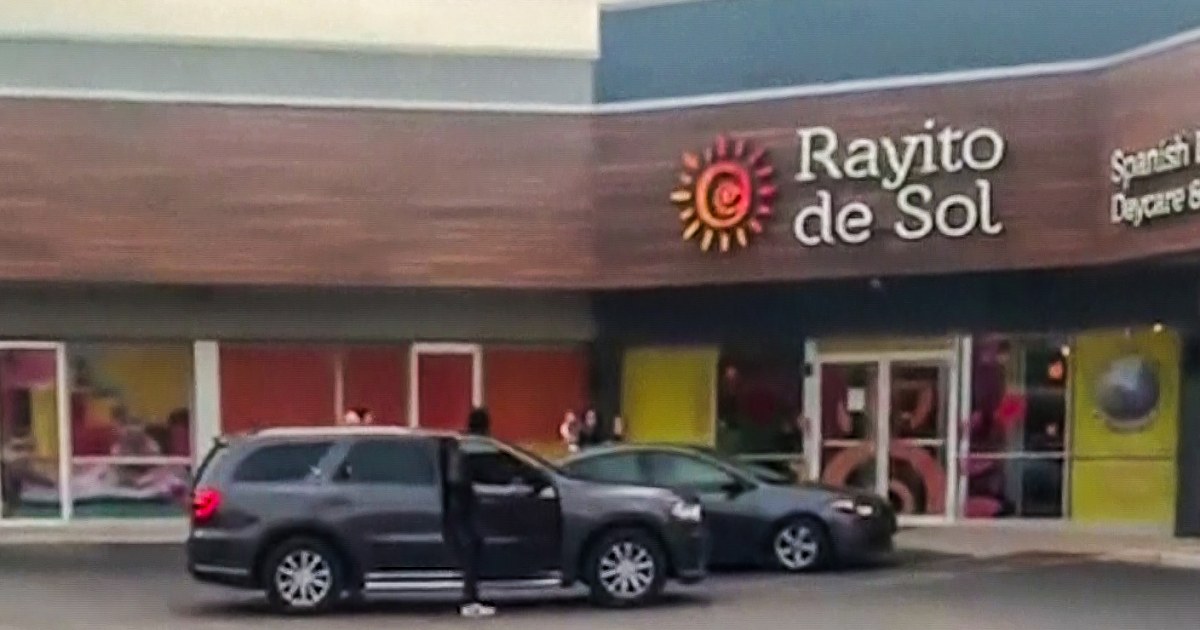 Teacher pulled out of Chicago day care by armed ICE agents, alderman says