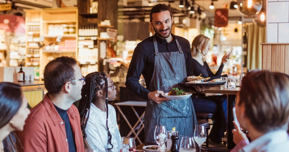 For chain restaurants, a tough economy is creating new winners and losers - BERITAJA