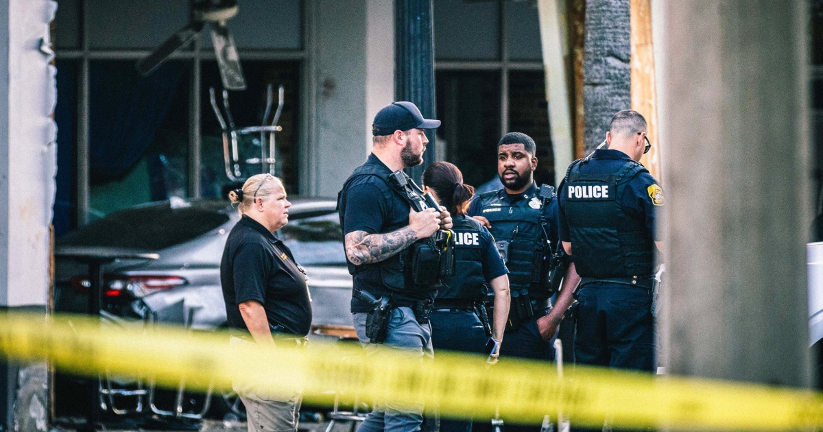 Car crashes into crowd in Tampa, killing 4 and injuring 11, police say Curated by Alerts360