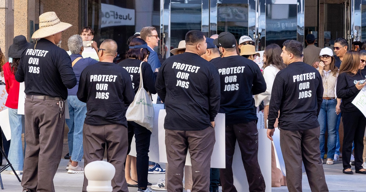 Even Trump’s own team doesn’t believe his weird boasts about the economy