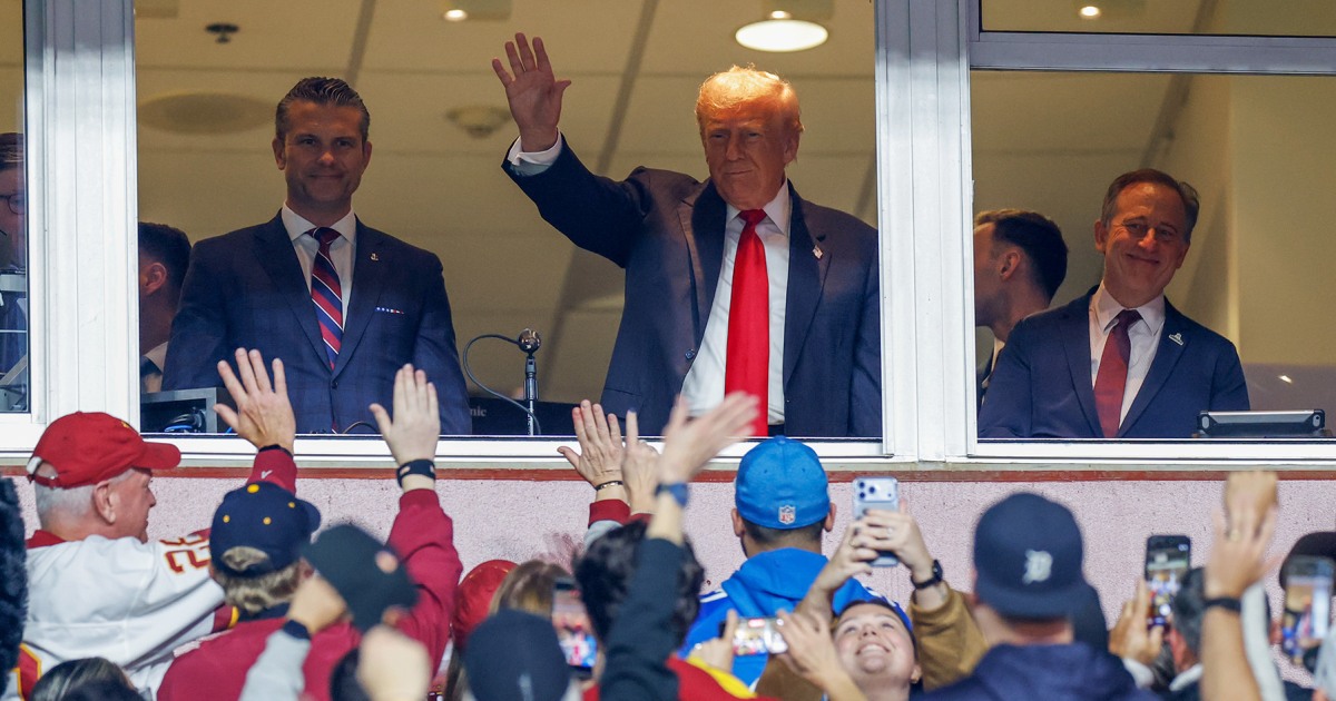 Trump booed while attending Washington Commanders football game - NBC News