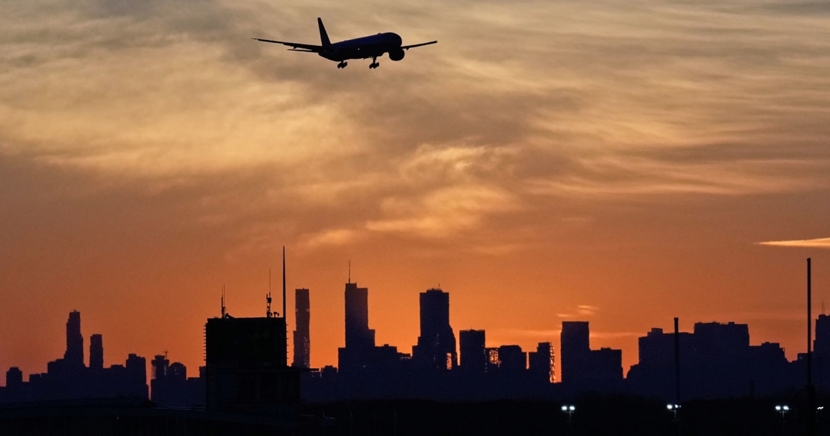 FAA freezes flight cancellations at 6% as government shutdown ends