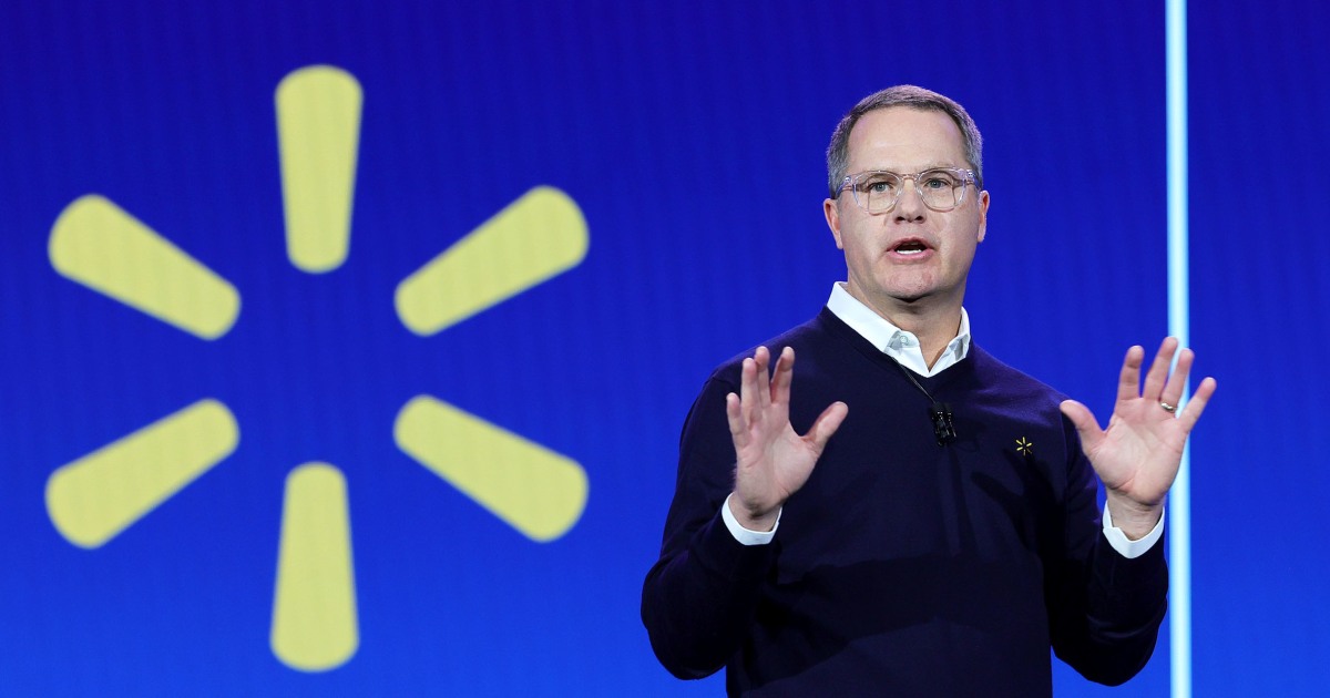 Walmart CEO to step down in January