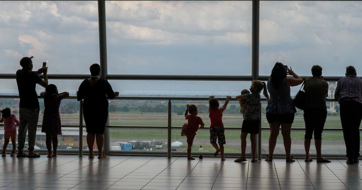 남아프리카, 가자에서 온 150명 이상의 팔레스타인인을 태운 비행기 미스터리 조사: 배경, 현황, 그리고 사회적 영향