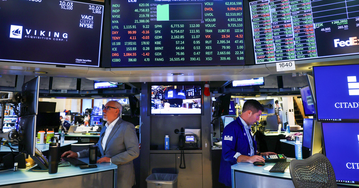 U.S. stocks bounce back, capping a wild week for markets