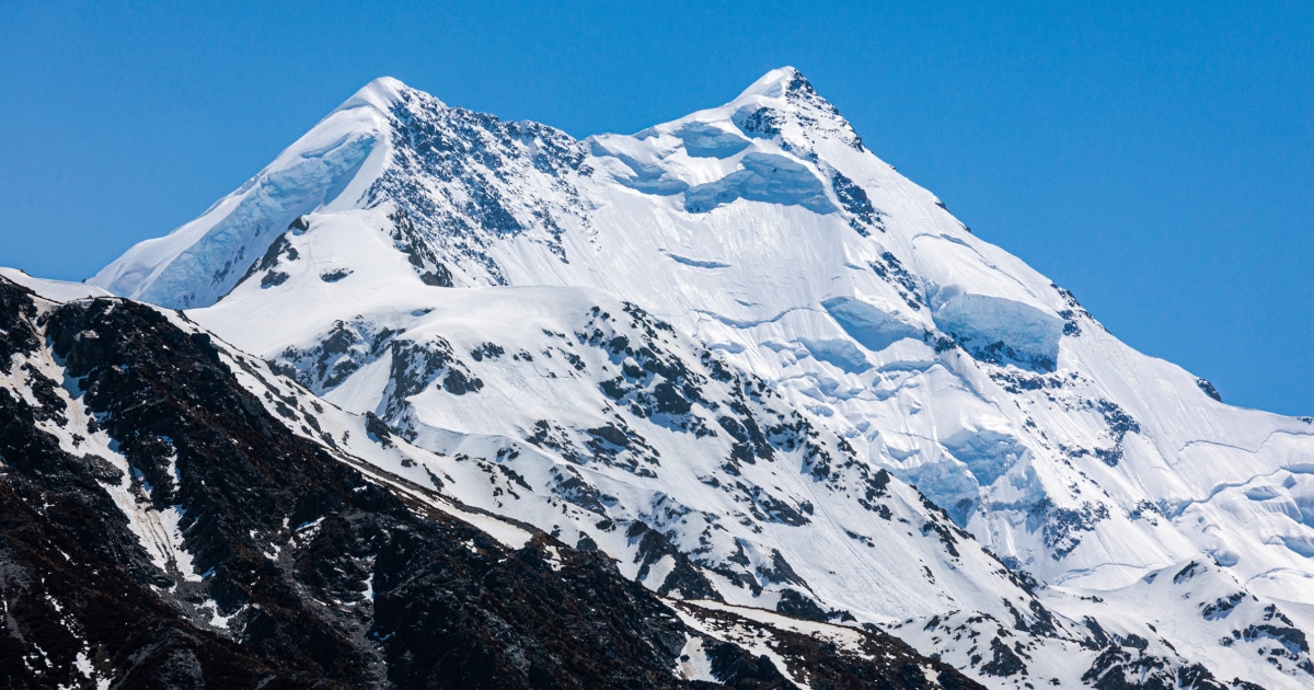 U.S. climber killed in fall on New Zealand’s highest peak  www.nbcnews.com