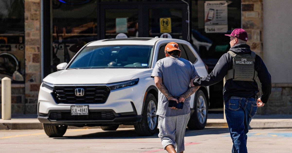 Texas vowed to cooperate with ICE, but its big-city police departments face a difficult choice