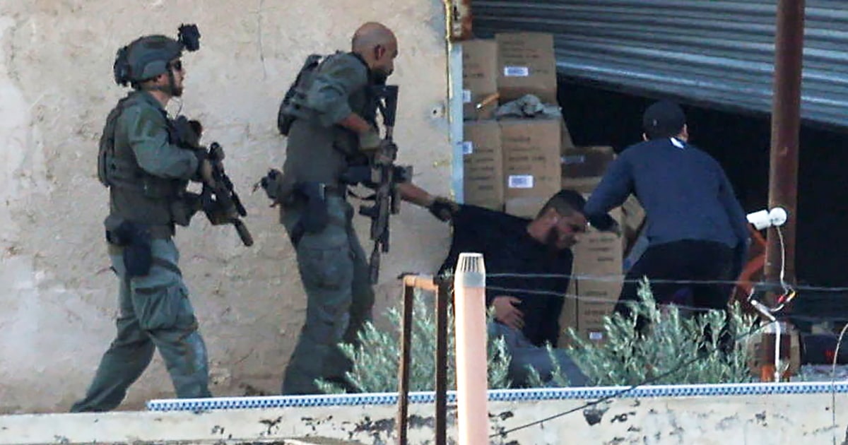 Israeli forces kill two Palestinians after they appear to surrender