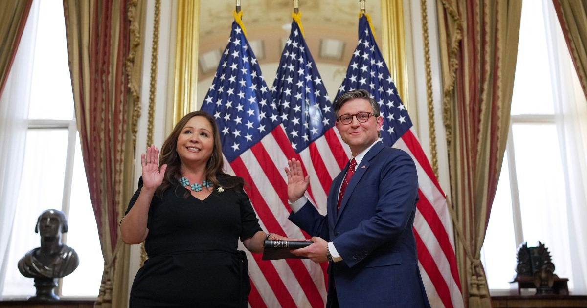 Juramentan a Adelita Grijalva, representante demócrata por Arizona