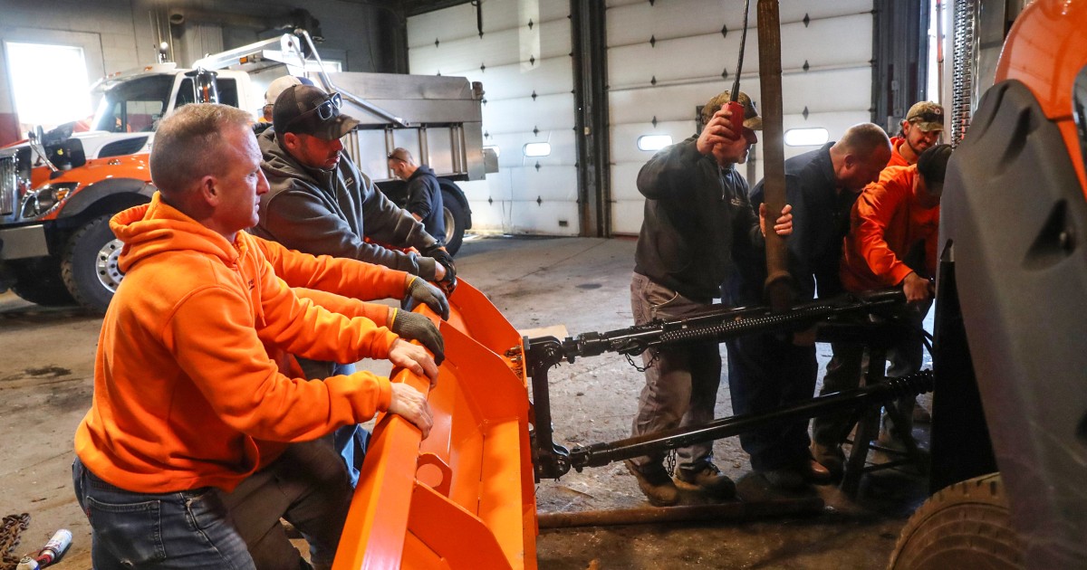 Eastern U.S. braces for winter's first blast of snow and ice