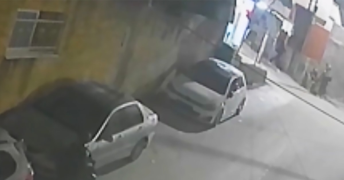 Palestinian teenager shot dead at close range by Israeli soldiers