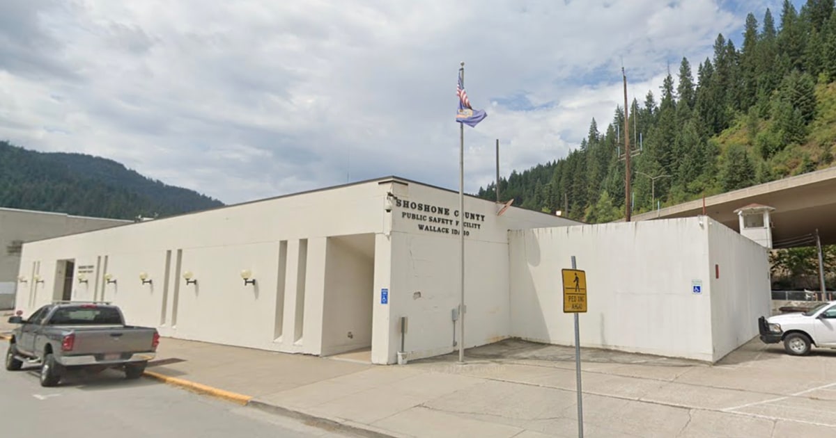 Gunman dead after opening fire at Idaho sheriff's office, authorities say