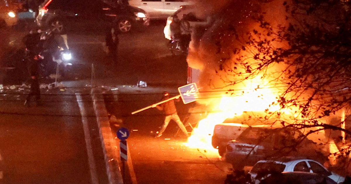 Iranians make first calls to outside world as Trump ups pressure after deadly crackdown