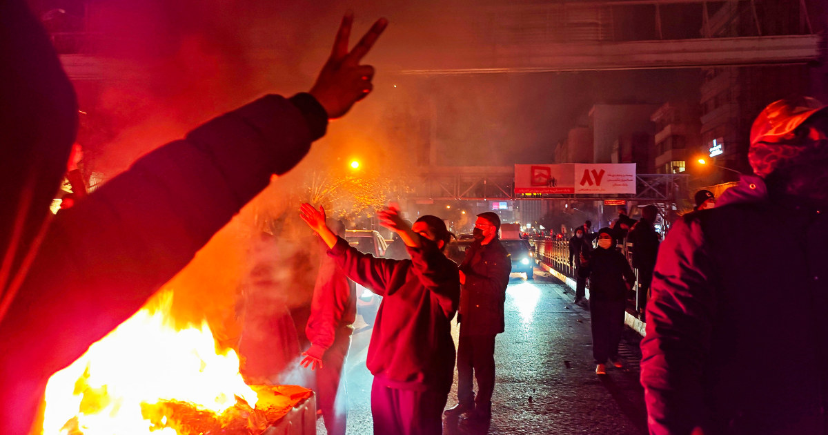 Iran attempts to crush dissent with a new wave of arrests after deadly crackdown